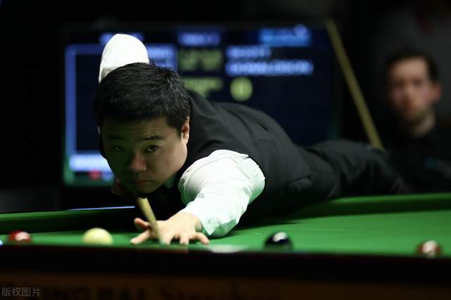 赛场上与各 赛场上与各