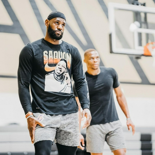 门将走入镜 门将走入镜